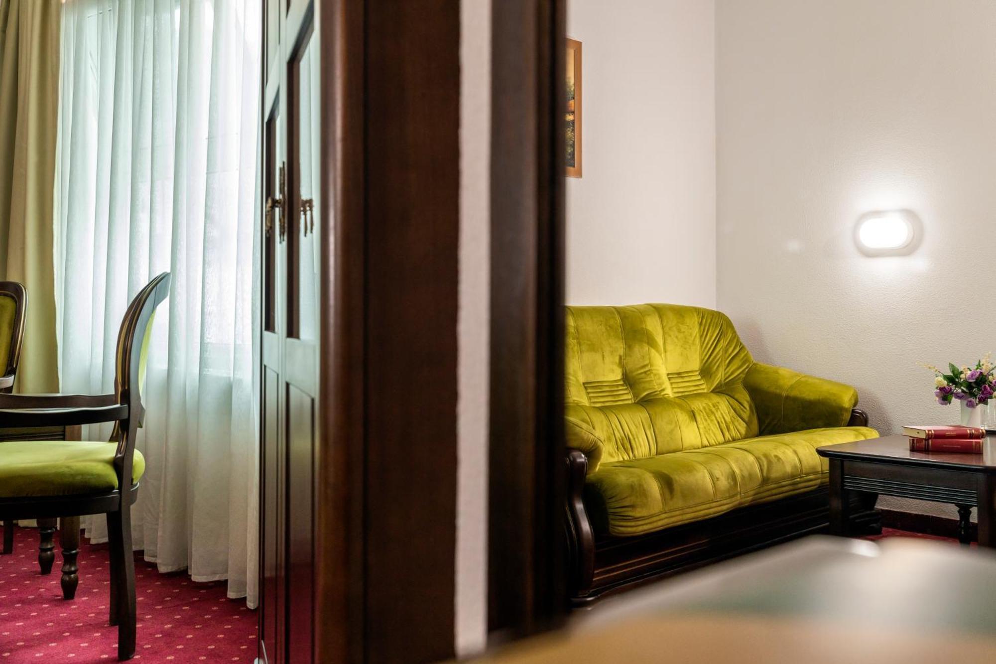 Cornul Vanatorului Hotel Piteşti